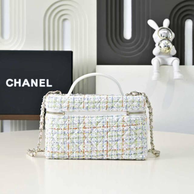 25C饭盒包精致小巧链条手拿包 链条可拆卸 还可手提容量也很合适 独特的设计和实用性 成为了我最近的新宠 款号A 0 尺寸17-19.5-5 配包装