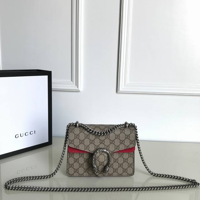 升级版专柜品质实物实拍！原单货型号：421970Pvc红皮尺寸：20厘米 宽 X15.5厘米 高 X5厘米 深