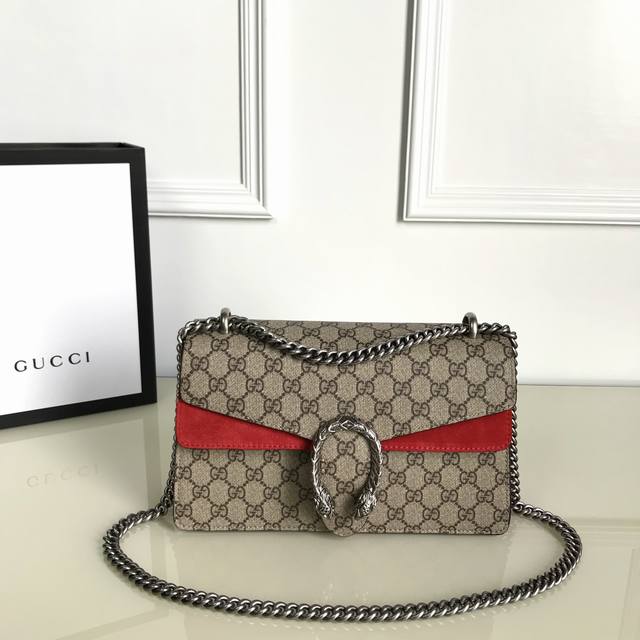 原厂皮 新款来袭专柜品质实物实拍原单货型号：400249Pvc红皮 尺寸：28厘米 宽 X17厘米 高 X9厘米 深 ～