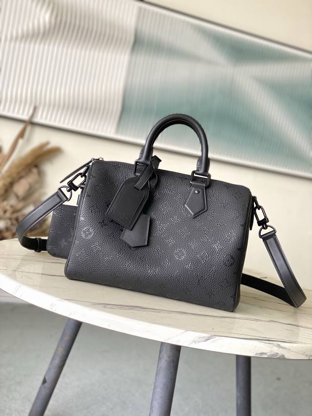 头层皮 顶级原单 M24435 黑色 本款 Speedy BandoulièRe 30 Monogram Leather 手袋选用柔软牛皮革，以 Monogra
