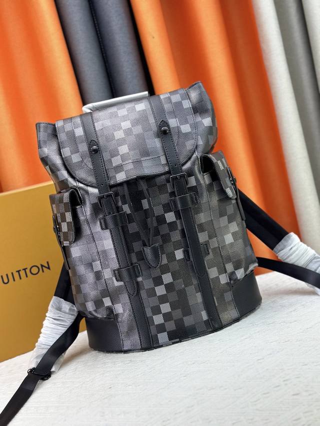 M41379 M14952黑格 迷彩双肩包 Christopher Mm 双肩包 Christopher Mm专为那些寻求当代精致的人而设计，由Damoflag