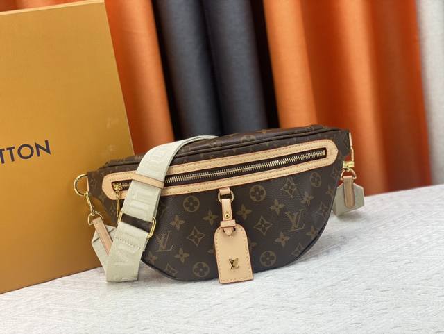 新款腰包 广州货 M46784 M43644 Bumbag 腰包由经典Monogram帆布裁制而成，饰有“Louis Vuitton Paris”皮质贴牌，此款