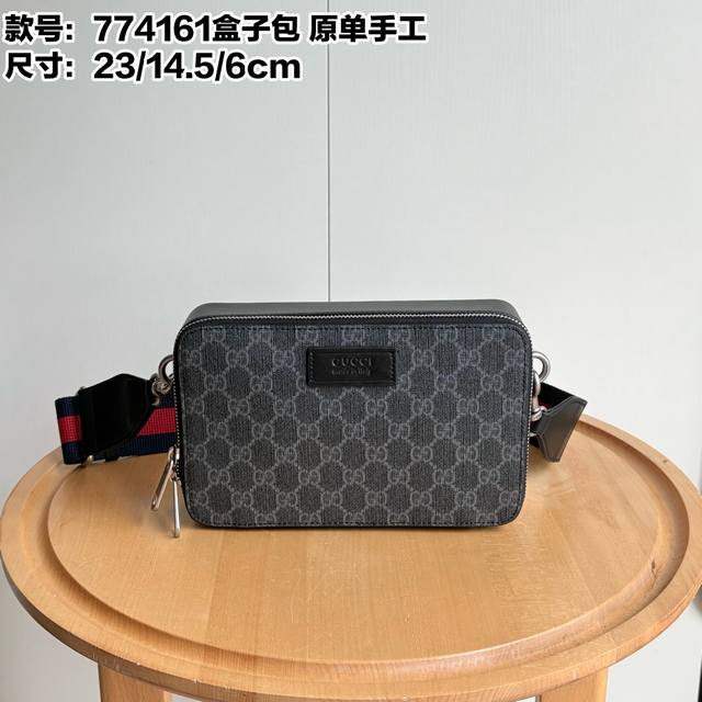 实拍～ 款号：771174 774161盒子包 原单手工 尺寸：23X14.5X6Cm Ophidia经典老花配红绿织带 不同于其他软包 这款盒子包版型硬挺 双