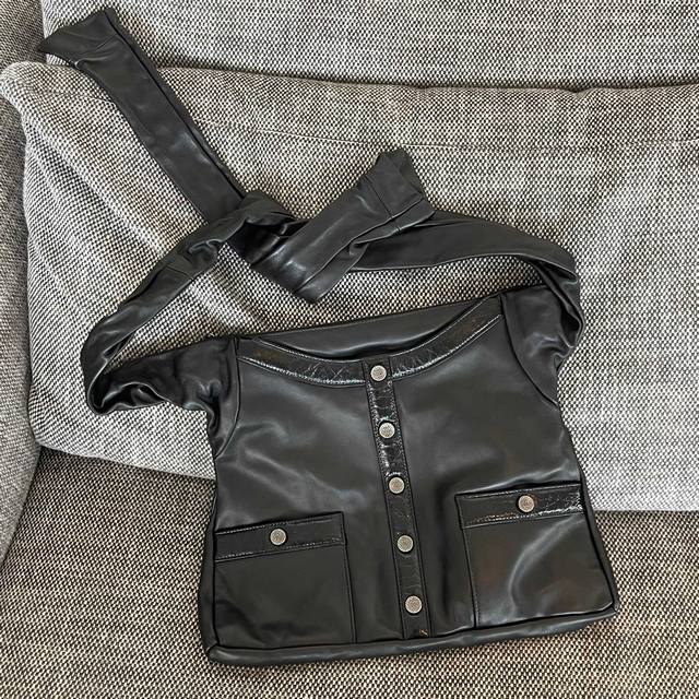 Chanel Vintage 衣服包 尺寸:39X31X4Cm