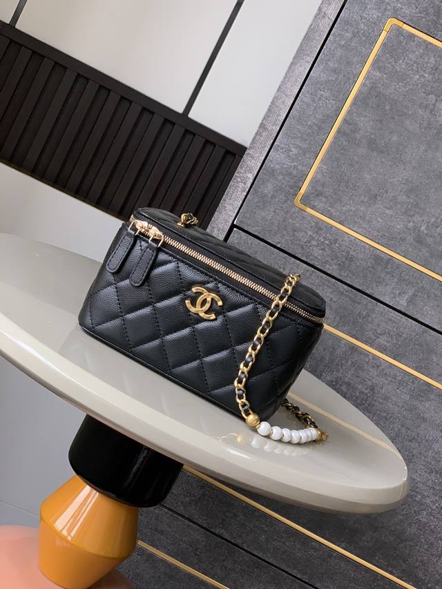 顶级原单 Ohanel珍珠包盒子Logo雕纹设计！真的绝绝绝美！复古华丽，精致的像艺术品一样盒子包真的Yyds，盖头还带有小镜子，容量也很大可以放下2部，很实用