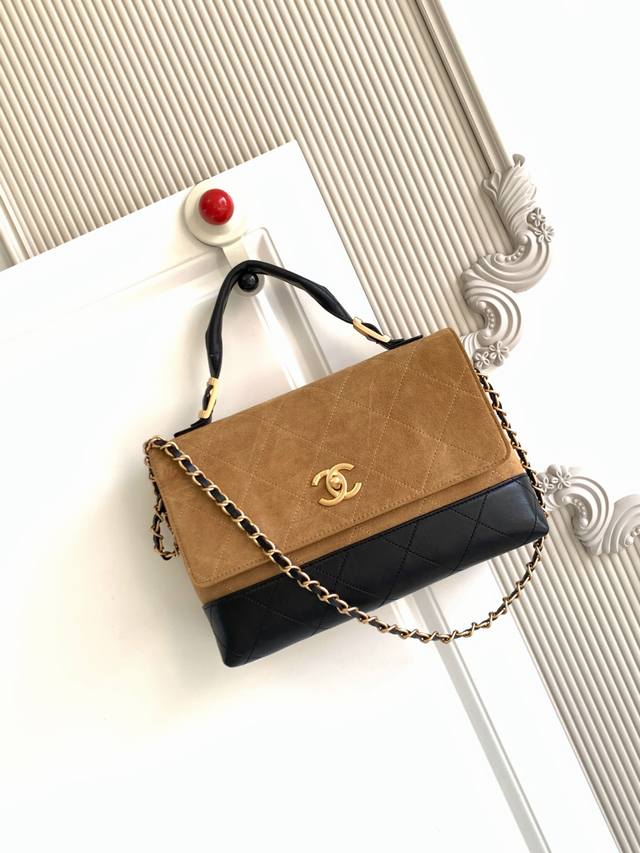 顶级原单 Chanel 5637 单肩包 手提包 口盖包麂皮!新宠系列自带复古滤镜!Hobo系列一整个鲨疯自带复古滤镜的质感,背出街直接封神~软乎乎麂皮拼经典皮 顶级原单 Chanel 5637 单肩包 手提包 口盖包麂皮!新宠系列自带复古滤镜!Hobo系列一整个鲨疯自带复古滤镜的质感,背出街直接封神~软乎乎麂皮拼经典皮