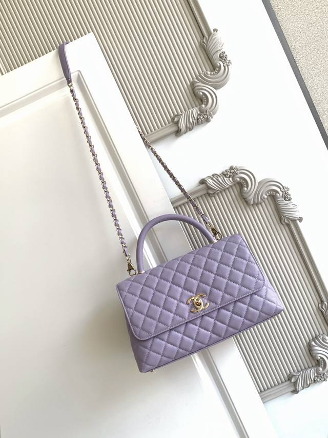 92991车边皮里 内里配小羊皮 口盖手提包 Cocohandle经典款几乎是王炸现在推出了 更加软萌可爱种草了！！！手腕球纹，枣红蜥蜴纹，配小球纹牛皮 淡金扣