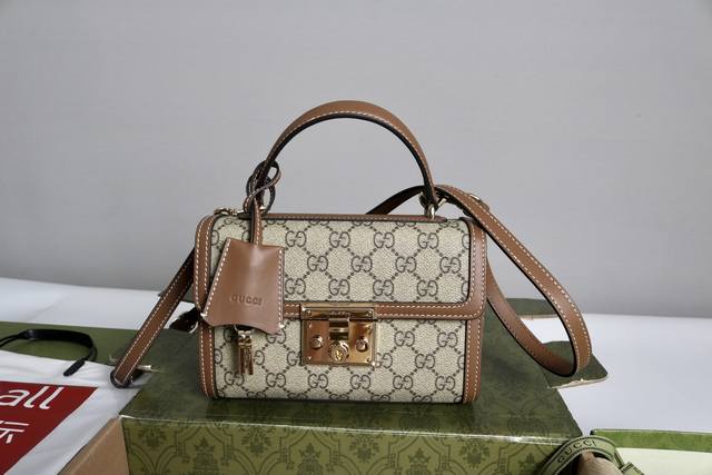 厂价 最高版本原厂皮顶级原单配专柜全套包装 简介：G家Go系列专为运动而生。这款肩背包以精致而轻盈的Gg Monogram匠心打造，配以雅致的链带，为2025春