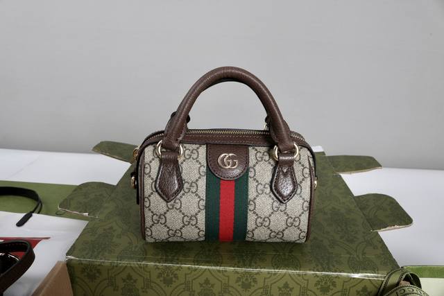 厂价 最高版本原厂皮顶级原单配专柜全套包装 简介：2025春夏系列中，Ophidia系列亮眼呈献新颖廓形与功能，以标志性米色和棕色配色匠心演绎，打造质地柔软的焕