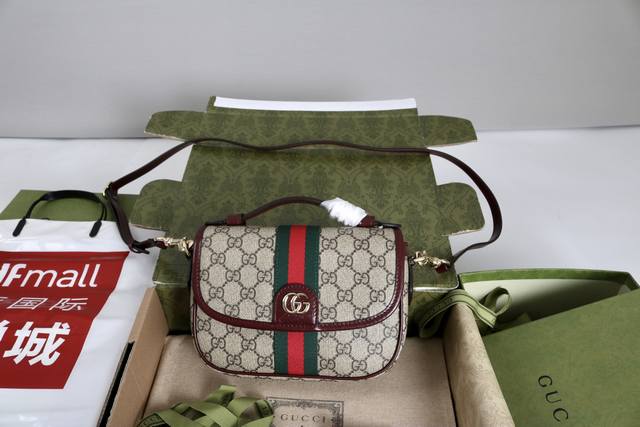 厂价 最高版本原厂皮顶级原单配专柜全套包装 简介：Ophidia系列亮眼呈献新颖廓形与功能，以标志性米色和棕色配色匠心演绎，缔就质地柔软的创新包袋单品。米色和深