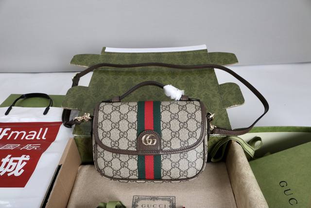 厂价 最高版本原厂皮顶级原单配专柜全套包装 简介：Ophidia系列亮眼呈献新颖廓形与功能，以标志性米色和棕色配色匠心演绎，缔就质地柔软的创新包袋单品。米色和深