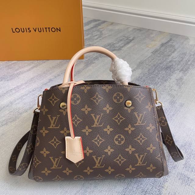 独家定制实拍顶级原单加强版 M41055本款 Montaigne Bb 手袋以巴黎的典雅大道命名,以摩登笔触演绎实用功能。Monogram 帆布塑造玲珑构型,齐 独家定制实拍顶级原单加强版 M41055本款 Montaigne Bb 手袋以巴黎的典雅大道命名,以摩登笔触演绎实用功能。Monogram 帆布塑造玲珑构型,齐