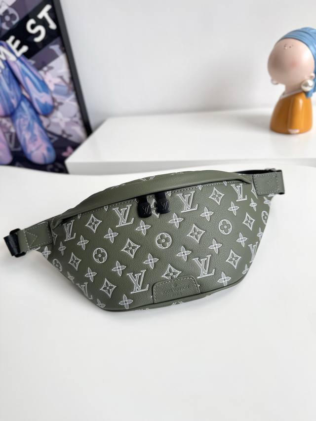 动态芯片配专柜包装』 海外原单M12508独家实拍！本款 Discovery 腰包取材 Monogram Shadow 压纹牛皮革，以鲜明色调烘托 Monogr