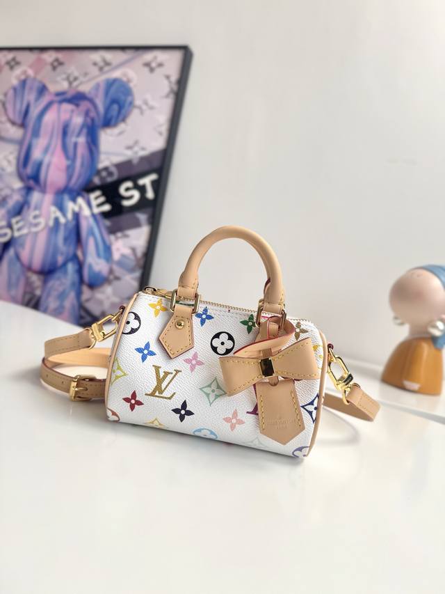 163C动态芯片配专柜包装』 海外原单M13391独家实拍！本款 Nano Speedy 手袋选用 Monogram 涂层帆布和牛皮革饰边塑造玲珑构型，以明丽色