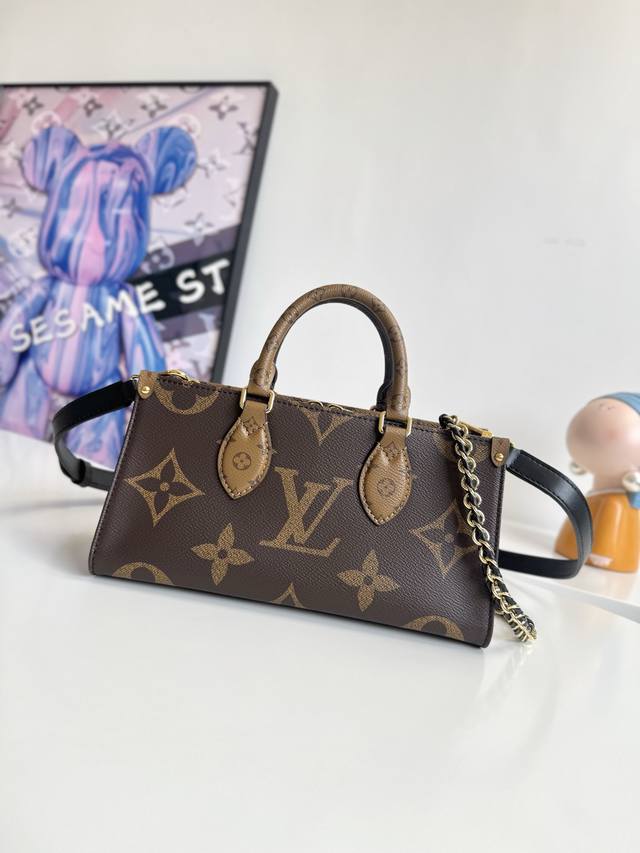 163动态芯片配专柜包装』 海外原单M14236独家实拍!本款 Onthego East West 手袋以涂层帆布呈现 Monogram Giant 元素,与 163动态芯片配专柜包装』 海外原单M14236独家实拍!本款 Onthego East West 手袋以涂层帆布呈现 Monogram Giant 元素,与