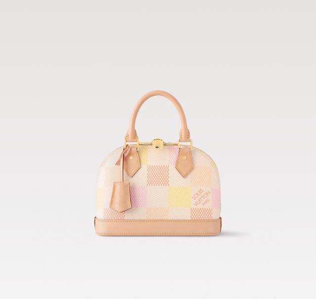 顶级原单 N40516 本款Ama Bb手袋出自Damierlicious系列，为Damier Giant帆布宣染粉彩色调。牛皮革构筑底座、手柄圆定件和钥匙包，