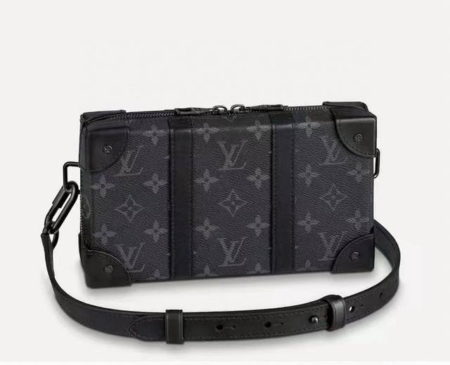 顶级原单 独家实拍 M69838 Trunk Wallet 手袋取材经典 Monogram Eclipse 帆布，其加固边角等元素承袭品牌硬箱设计，打造 Sof