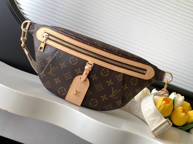 动态变码芯片 顶级原单加强版 M46784随意别致的定义：高楼布袋是由蒙太格涂布的帆布制成的，细节就像房子象征的天然牛皮上的一个可移动的名字标签。可拆卸的纺织带