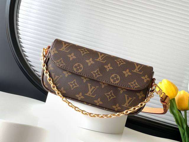 动态变码芯片 顶级原单加强版 M81911 Wallet On Chain Ivy 手袋取材 Monogram 帆布，灵感源自 2000 年代的 Sac Rec