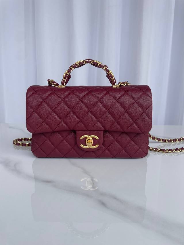 小号 大号 品牌:Chanel型号:As5702，枣红简介:原单质量，经典之作，华丽与气质的前沿，是你意想不到的尊贵。皮种:原单进口小颗粒牛皮，里配原版小羊皮。