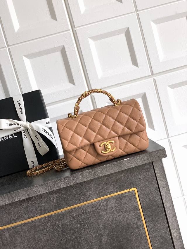 小号 大号 土黄焦糖色 5702两个尺寸合拍图片 大號尺寸 小號尺寸 Ohanel25B的季节款眼馋荔枝皮手柄Cf大Mini上身是一只可以很长情的包了、Cfha