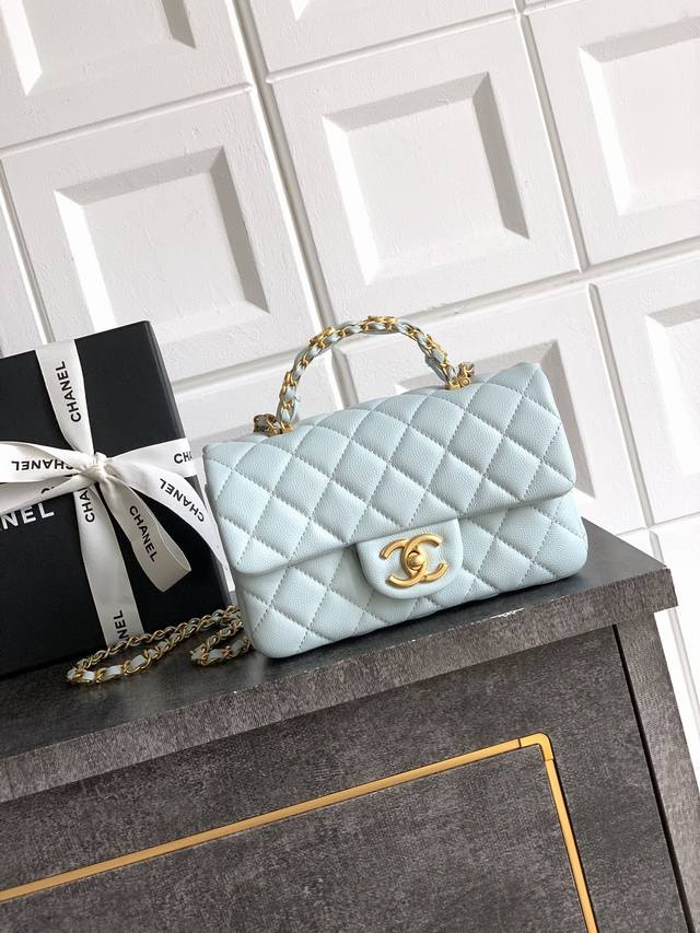 小号 大号 婴儿蓝色 5702两个尺寸合拍图片 大號尺寸 小號尺寸 Ohanel25B的季节款眼馋荔枝皮手柄Cf大Mini上身是一只可以很长情的包了、Cfhan