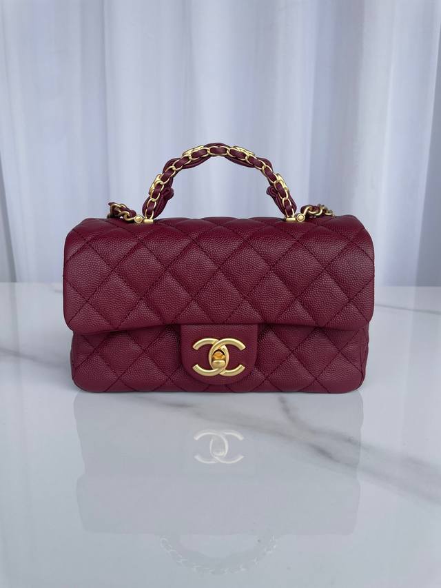 品牌:Chanel型号:As5701，枣红简介:原单质量，经典之作，华丽与气质的前沿，是你意想不到的尊贵。皮种:原单进口小颗粒牛皮，里配原版小羊皮。五金:原版五