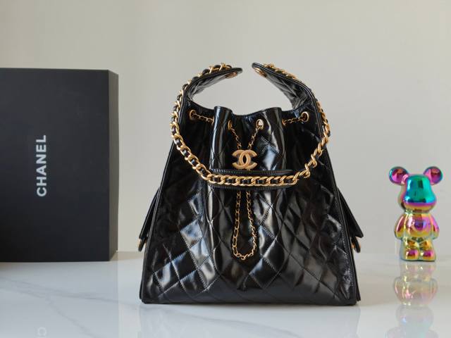 原厂皮 正品级 全新到货 早春 嬉皮购物包大号 黑色 专柜售价660购入开发 秀场大热门嬉皮购物袋 设计独特，相当霸气的风格 超大容量轻松装下日常所需 逛街、旅