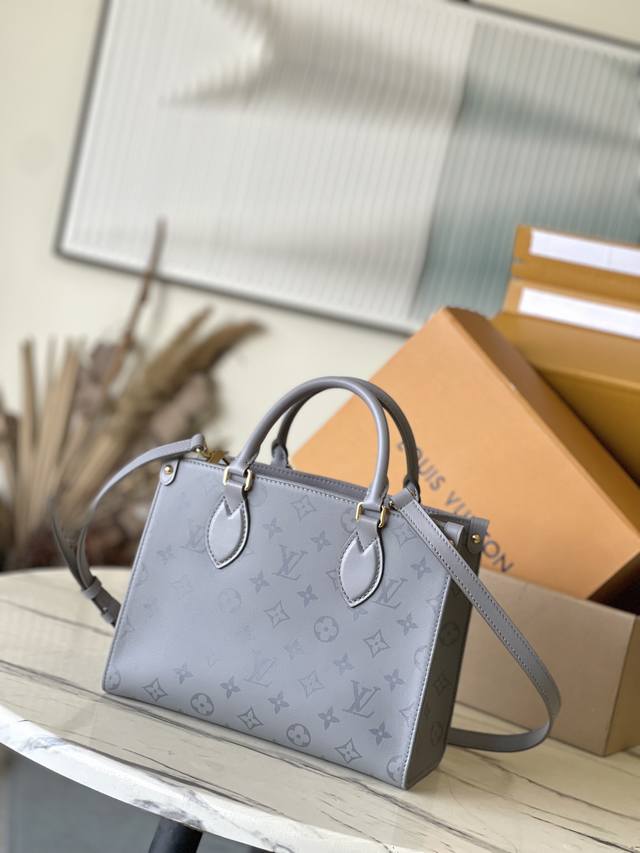 头层皮 顶级原单M12465 Monogram Ink系列Onthego小号手袋拥有光滑牛皮革的雾面质感,以包角的铆钉致意品牌经典硬箱设计。齐整内里设有大号拉链 头层皮 顶级原单M12465 Monogram Ink系列Onthego小号手袋拥有光滑牛皮革的雾面质感,以包角的铆钉致意品牌经典硬箱设计。齐整内里设有大号拉链