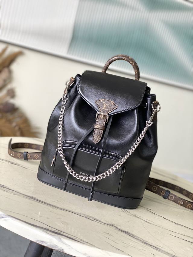 头层皮 顶级原单 M12587 本款Montsouris小号双肩包为亮泽羊皮革融入Monogram细节，巧妙道出Lvvbe系列身份。路易威登典藏搭扣与皮革抽绳丰