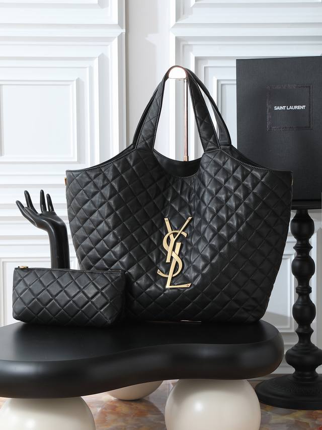 黑羊皮 古金精品专供 _随着“小废包”风潮的崛起，各大品牌包包尺寸越做越小，时尚潮人们背着它们凹造型的同时，往往还得另外准备一个大手袋来装手机、水杯、雨伞等日常