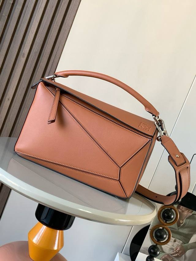 几何包29Cmpuzzle手袋~原厂进口荔枝纹牛皮 罗家爆款几何包Puzzle 手袋是创意总监乔纳森 安德森 Jonathan Anderson 为 L0Ewe 几何包29Cmpuzzle手袋~原厂进口荔枝纹牛皮 罗家爆款几何包Puzzle 手袋是创意总监乔纳森 安德森 Jonathan Anderson 为 L0Ewe