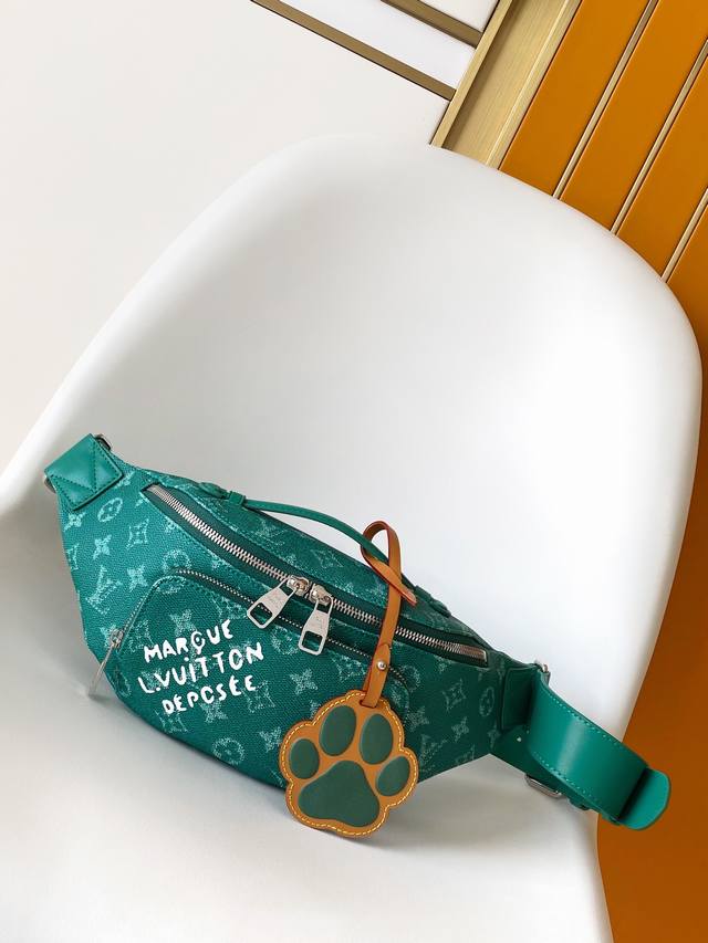 Pm12867绿色变码芯片 顶级原单新品上市,最新款本款 Rush 腰包取材 Monogram Heritage 帆布,以 Pharrell Williams Pm12867绿色变码芯片 顶级原单新品上市,最新款本款 Rush 腰包取材 Monogram Heritage 帆布,以 Pharrell Williams