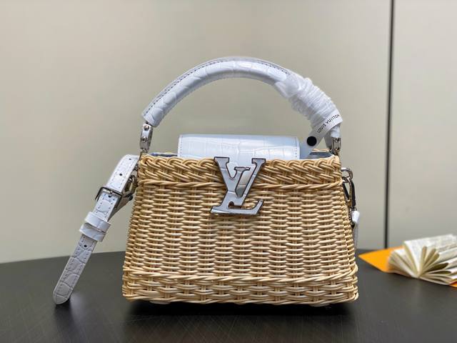 顶级原单 M88126白色编织 鳄鱼纹Cap那英款 Capucines Mini 手袋 本款 Capucines Mini Hl手袋回溯品牌于 1892 年推出 顶级原单 M88126白色编织 鳄鱼纹Cap那英款 Capucines Mini 手袋 本款 Capucines Mini Hl手袋回溯品牌于 1892 年推出