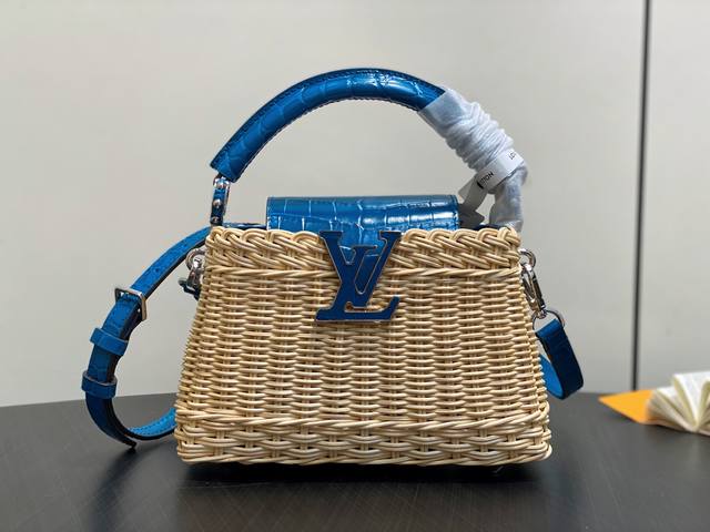 顶级原单 M88126蓝色编织 鳄鱼纹Cap那英款 Capucines Mini 手袋 本款 Capucines Mini Hl手袋回溯品牌于 1892 年推出 顶级原单 M88126蓝色编织 鳄鱼纹Cap那英款 Capucines Mini 手袋 本款 Capucines Mini Hl手袋回溯品牌于 1892 年推出