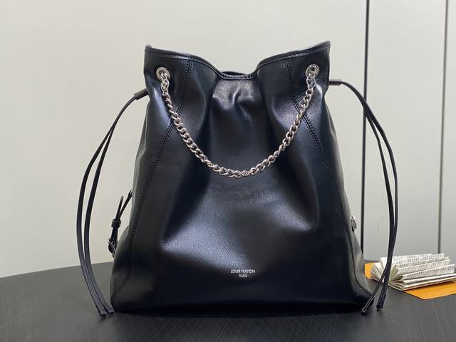 顶级原单 M25545黑色 全皮链条购物袋 Off Duty Vibe 中号手袋 M25522黑色 Off Duty 中号手袋出自 Lv Vibe Ys系列，可