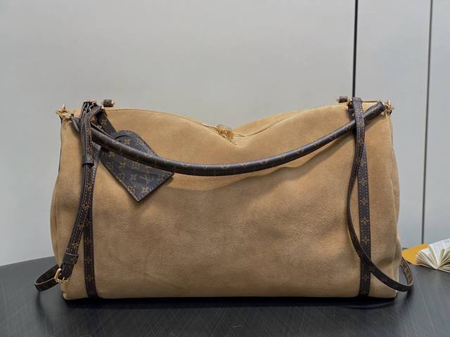 顶级原单 M26451杏色磨砂皮 全皮大号Speedy枕头包 当季新款 Express 大号手袋 Express Travel 大号手袋以柔软牛皮革和 Mono