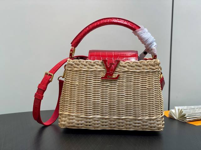 顶级原单 M88126红色鳄鱼纹 编织Cap那英款 Capucines Bb 手袋 编织 牛皮压鳄鱼纹 本款 Capucines Bb Hl手袋回溯品牌于 18