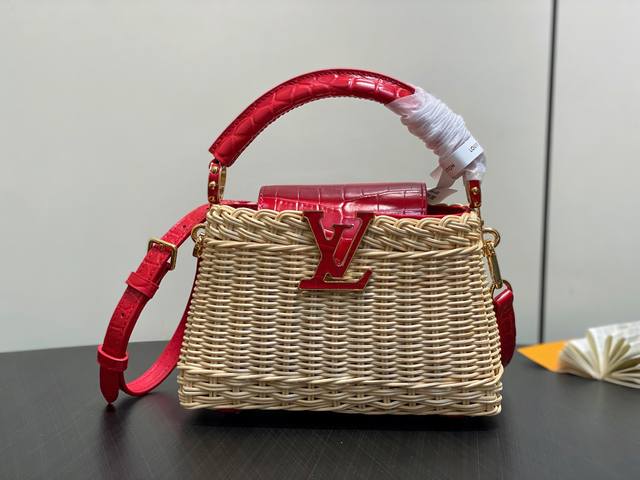 顶级原单 M88126红色编织 鳄鱼纹Cap那英款 Capucines Mini 手袋 本款 Capucines Mini Hl手袋回溯品牌于 1892 年推出 顶级原单 M88126红色编织 鳄鱼纹Cap那英款 Capucines Mini 手袋 本款 Capucines Mini Hl手袋回溯品牌于 1892 年推出