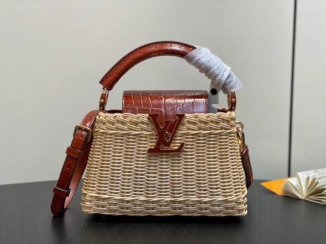 顶级原单 M88126棕色编织 鳄鱼纹Cap那英款 Capucines Mini 手袋 本款 Capucines Mini Hl手袋回溯品牌于 1892 年推出