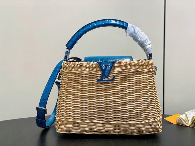 顶级原单 M88126蓝色鳄鱼纹 编织Cap那英款 Capucines Bb 手袋 编织 牛皮压鳄鱼纹 本款 Capucines Bb Hl手袋回溯品牌于 18