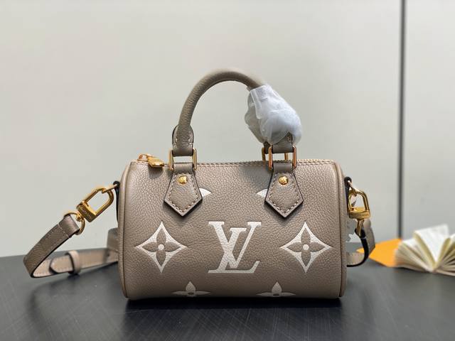 顶级原单 M82450灰色丝印 M82890全皮Speedy枕头包 本款 Nano Speedy 手袋 取材 Monogram Empreinte 压纹皮革，浓