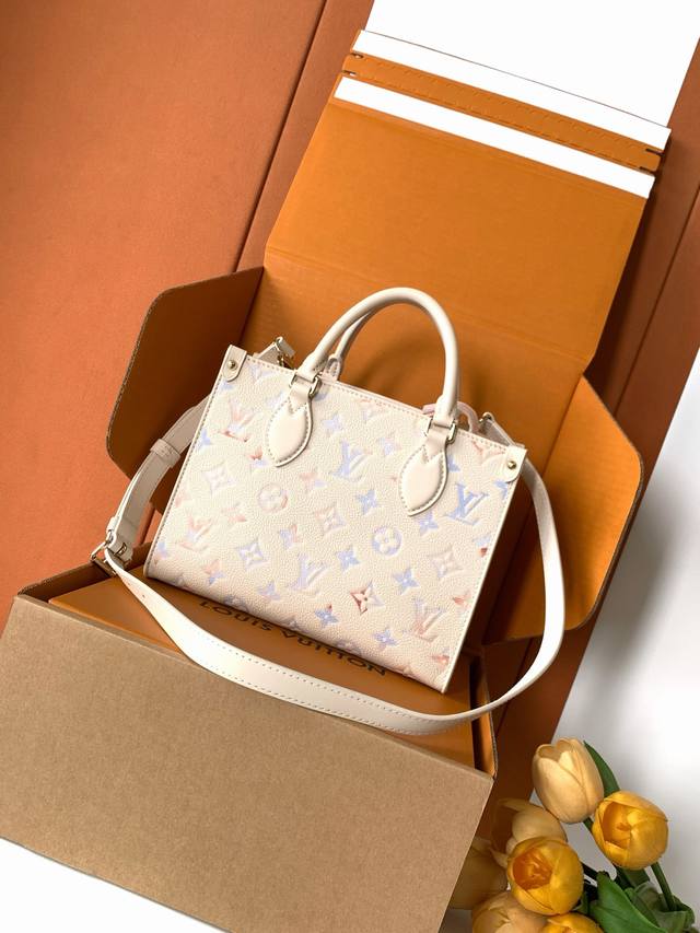 特级Mb全钢 163芯片 M25770渐变 本款 Onthego 小号手袋出自 Dream 系列,以典雅设计点亮各式造型。Monogram Empreinte 特级Mb全钢 163芯片 M25770渐变 本款 Onthego 小号手袋出自 Dream 系列,以典雅设计点亮各式造型。Monogram Empreinte