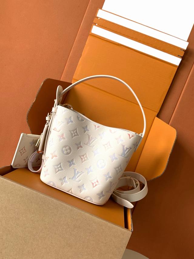 特级Mb163C芯片版原厂皮 All In Bb 手袋 水桶包 型号：M25673 材料：A级全钢五金，进口原厂面料 包装：全套原厂免税Mb包装 尺寸：18X1