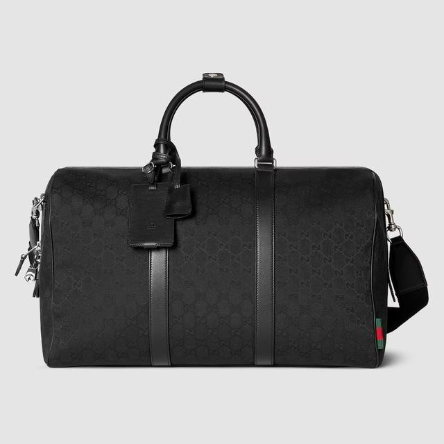 跑量价 简介：这款旅行包经Gg图案焕新演绎后在无边序曲系列中演绎多款出众造型。以印花压纹工艺将品牌标识融入到皮革上，呈现出丰富的纹理质感。 型号834457 材
