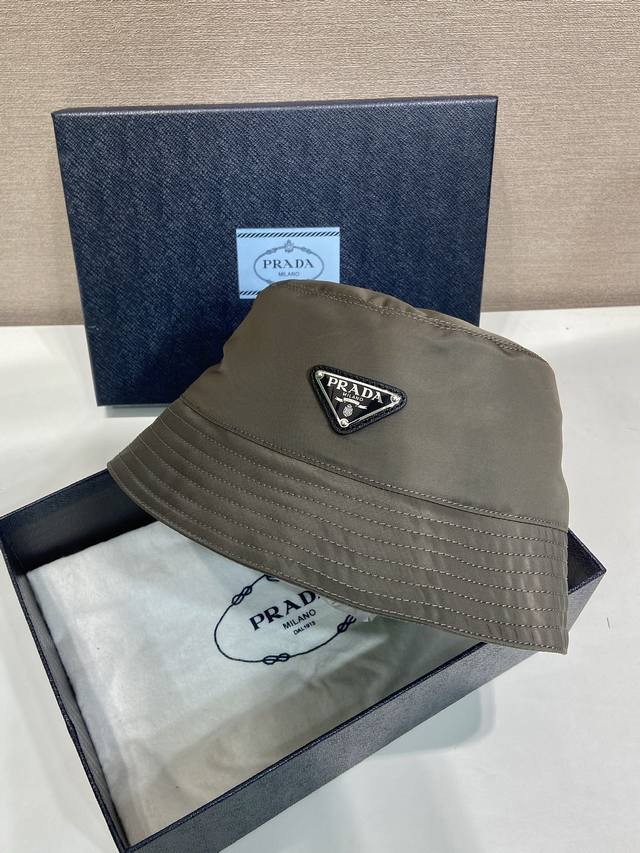 网红渔夫帽，听説目前好火爆的哦，依旧是今年火爆款，男女通用，无论搭配任可衣服，任何场合，全驾奴得起轻便尼龙布料，时尚就是这么简单，好看又实用。你值得拥有