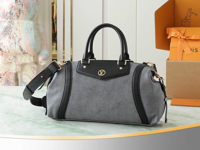 顶级原单 独家实拍 M14702灰蓝色 全皮机车包 Lv Biker中号手袋 机车包 M14702灰蓝色 M14700黑色 以品牌像素效果羊皮革演绎无拘逍遥的冒