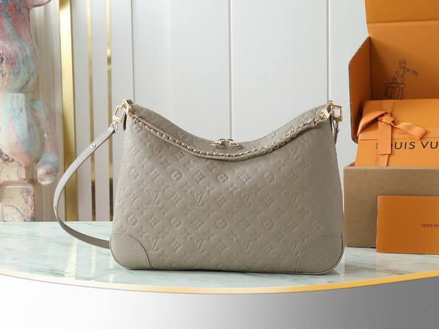 顶级原单 独家实拍 M25854 这款经典的布洛涅手袋经过升级，采用了宽敞的Gm尺寸，非常适合携带笔记本电脑和其他必需品。受1984年档案款式的启发，这款优雅的