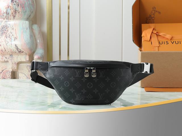 顶级原单,独家实拍 M46035黑花 芯片加强版 胸包腰包系列 此款 Discovery 腰包由 Monogram Eclipse 帆布制成,兼具休闲时尚气质与 顶级原单,独家实拍 M46035黑花 芯片加强版 胸包腰包系列 此款 Discovery 腰包由 Monogram Eclipse 帆布制成,兼具休闲时尚气质与