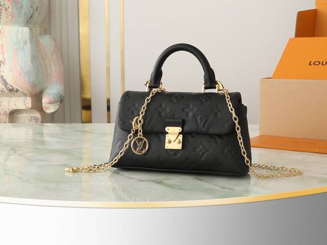 顶级原单 独家实拍 M12144黑色全皮压花 链条包手提包系列 当季新款 Nano Madeleine 手袋 M12145奶白色 本款 Nano Madelei 顶级原单 独家实拍 M12144黑色全皮压花 链条包手提包系列 当季新款 Nano Madeleine 手袋 M12145奶白色 本款 Nano Madelei